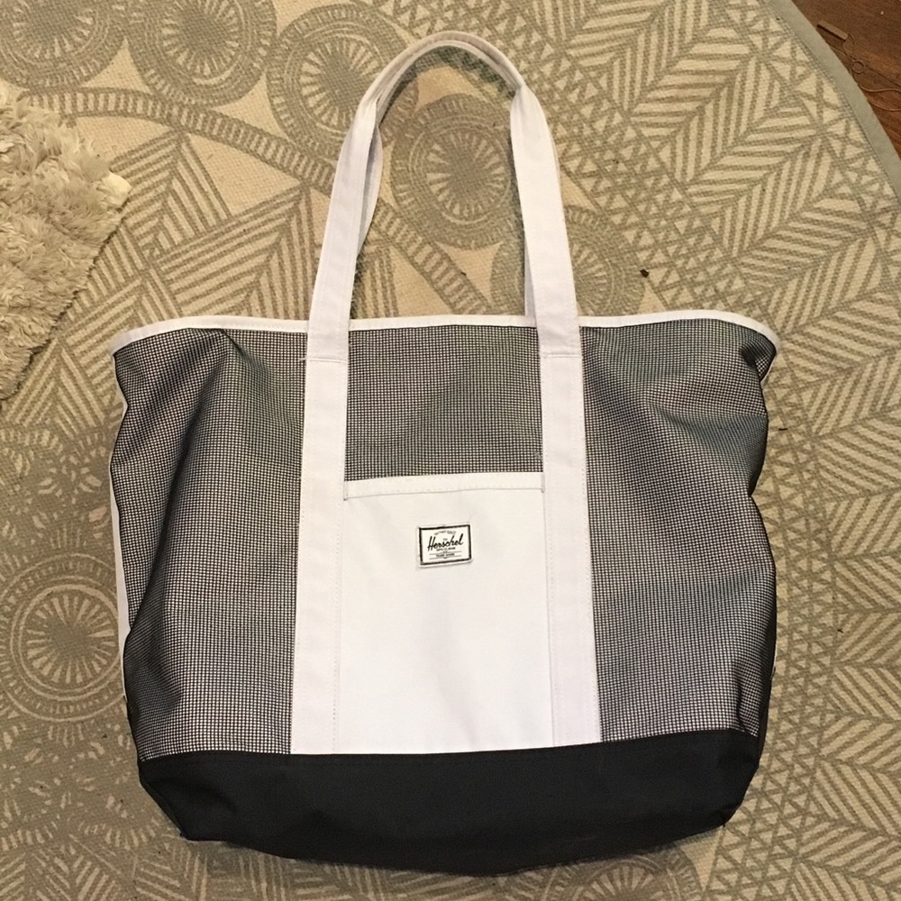 Herschel Bamfield Tote | Mid-Volume